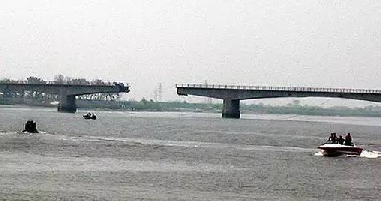 貨車超載，遼寧盤錦田莊臺<em>大橋</em><em>坍塌</em>