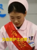 這一幕，太感動！<em>護士</em>翻過問診臺，背起患者一路跑進<em>搶救</em>室