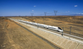 世界上一次性建成通車<em>里程</em>最長(zhǎng)的高速<em>鐵路</em>：蘭新<em>鐵路</em>