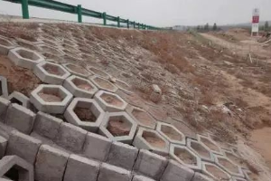 路基坡面防護(hù)—防止路基坡面溜坍等病害所采取<em>的</em>防護(hù)加固措施