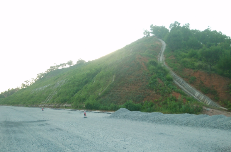 <em>地面</em><em>排水</em>結(jié)構(gòu)物—截水溝
