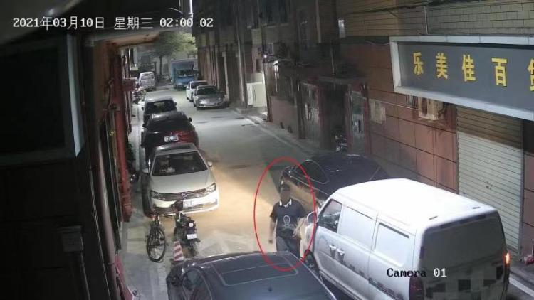 汽車擋道無挪車號碼 男子泄憤劃車被刑拘并賠償修費2萬