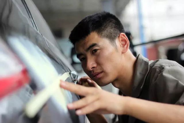 修理<em>汽車</em>，<em>讓</em>這個(gè)85后小伙子找到了生命最好<em>的</em>樣子