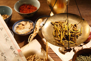 護(hù)理學(xué)專業(yè)：《中醫(yī)護(hù)理學(xué)—?dú)v史典故展現(xiàn)中醫(yī)魅力，課程思政啟迪傳承創(chuàng)新精神》課程思政案例
